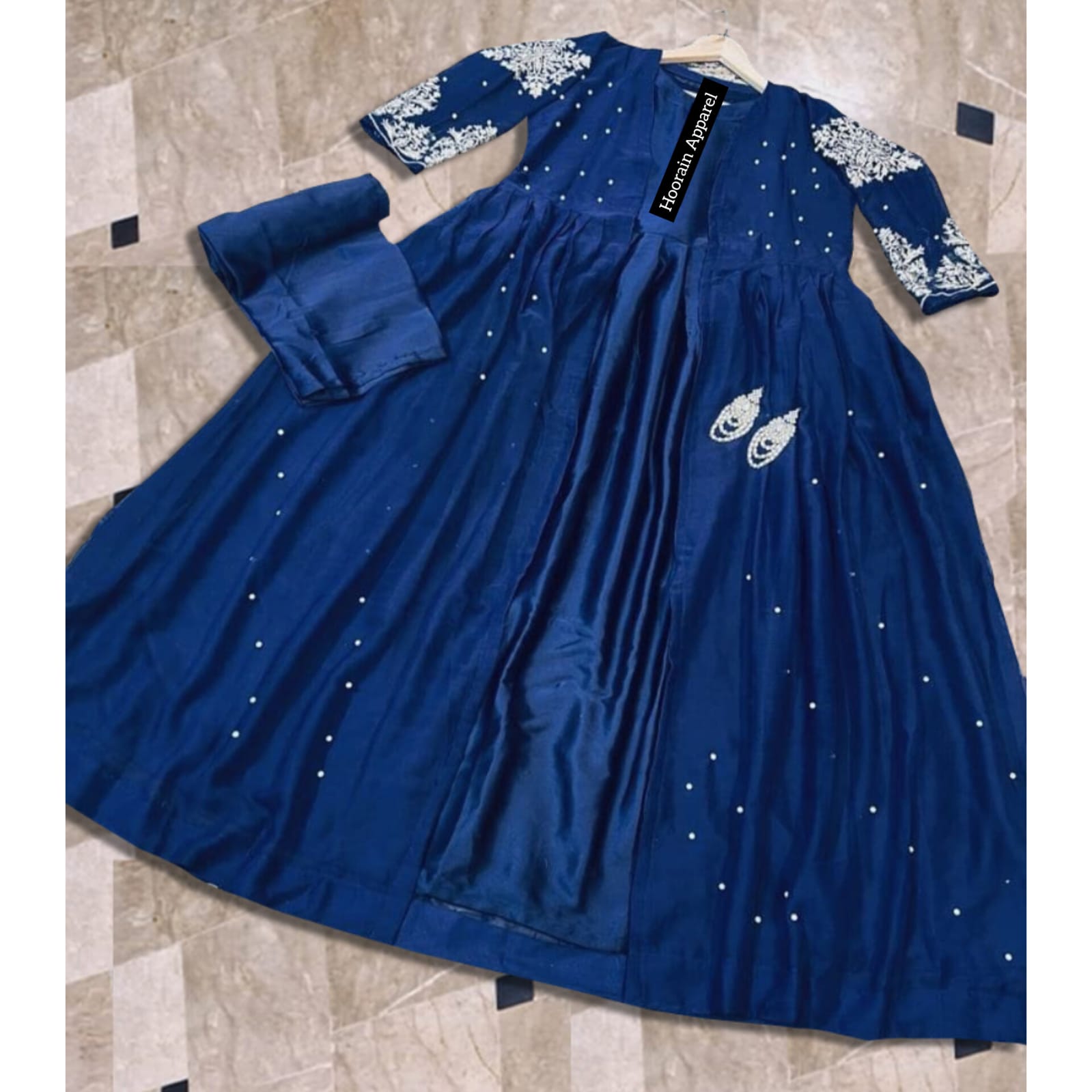 Stunning Embroidered Gown Set: Effortless Elegance!" β¨π